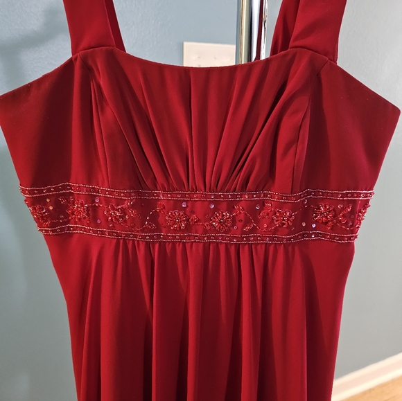 Red Prom Dress David's Bridal size 8 - Picture 3 of 12